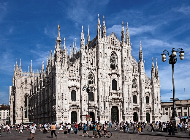 Bezártak egy turistát éjszakára a Milánói dómba