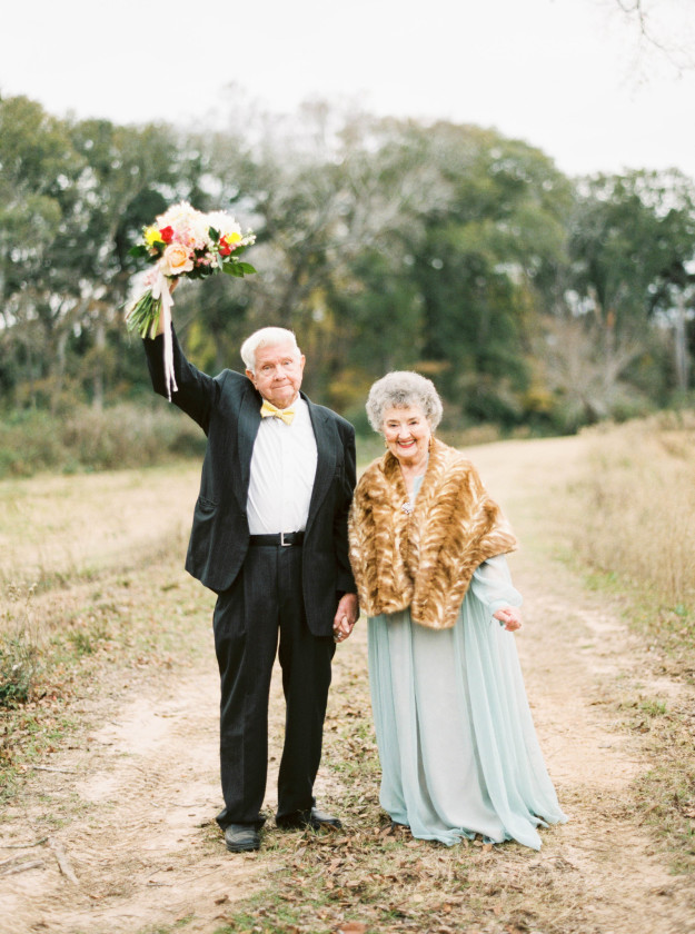 Hiperromantikus fotósorozattal ünnepelte 63. házassági évfordulóját az idős házaspár 