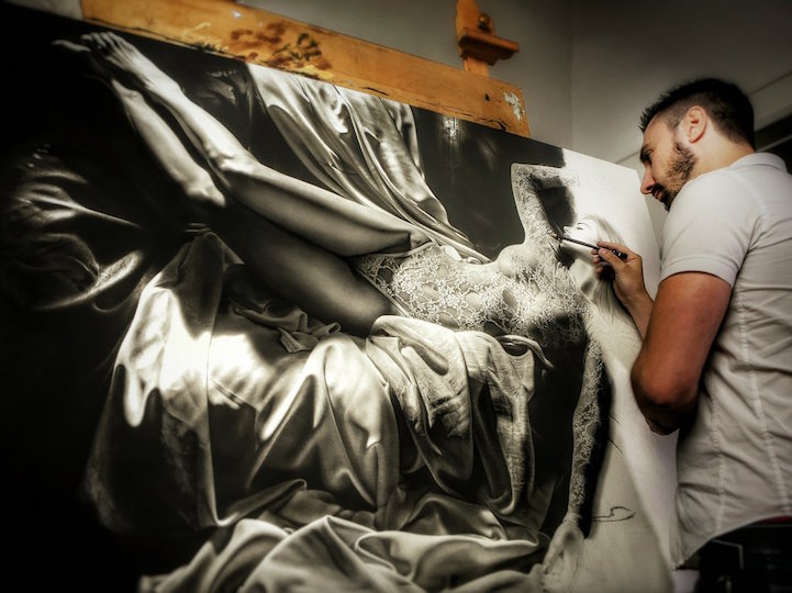 Több ezer óra munkájával készít fotorealisztikus portrékat a művész