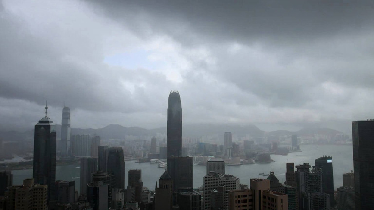Emberéletet veszélyeztet tájfun Hongkongban