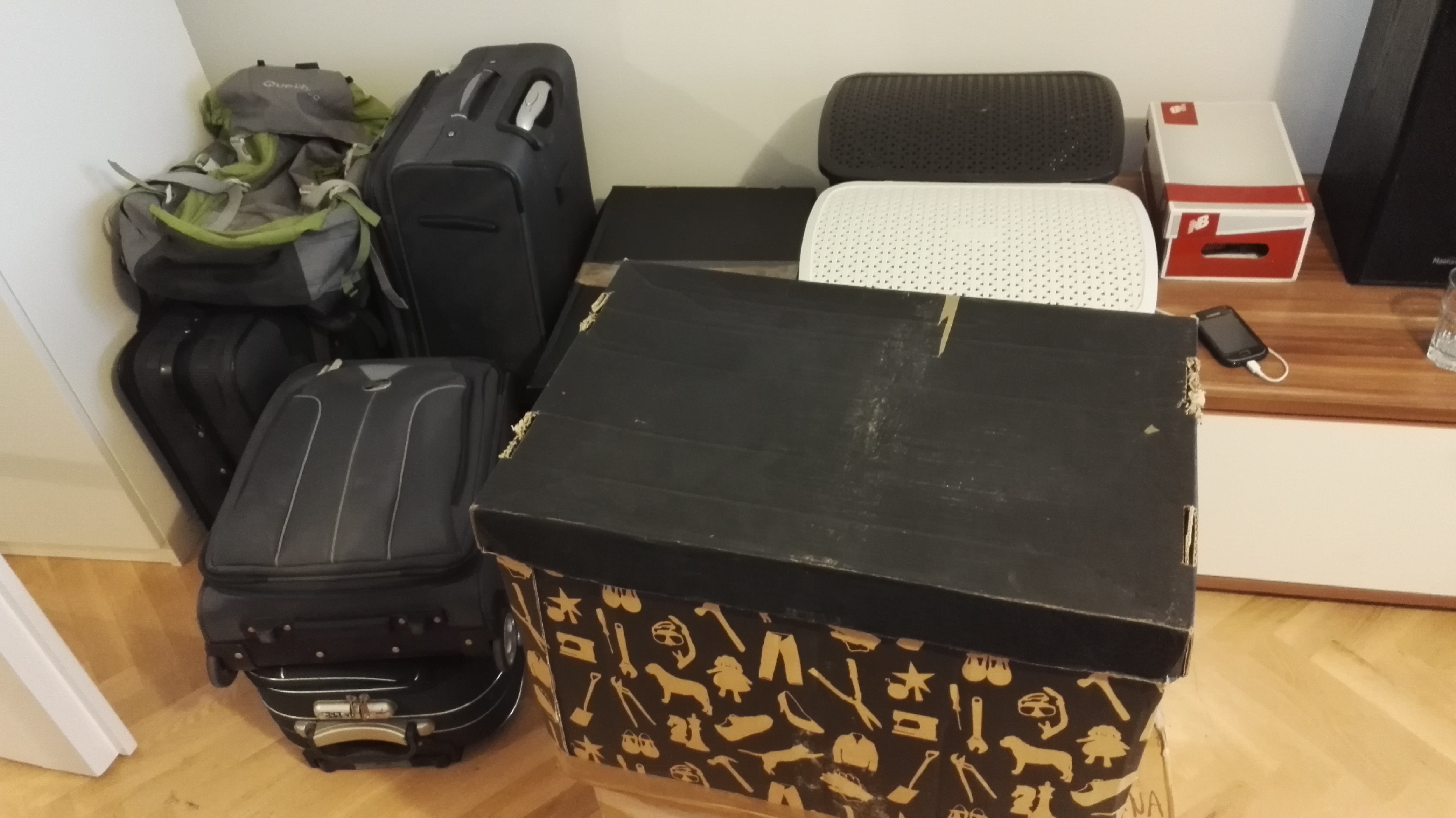 Bőröndök, dobozok, szennyestartó - költözéskor igazi kincsek