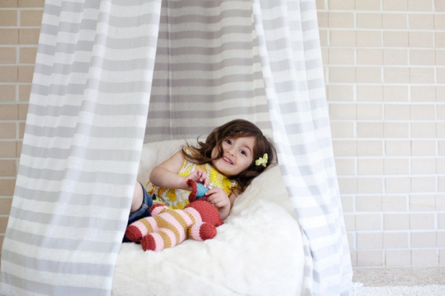 Így készíthetsz tüneményes beltéri sátrat a gyerkőcöknek 