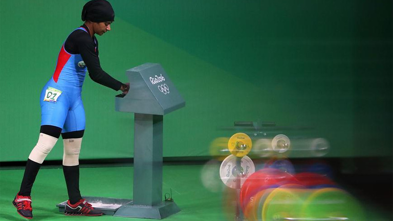 Olimpia 2016: vastapsot kapott a fejkendős súlyemelő