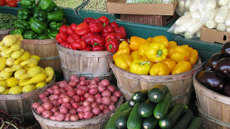 10 zseniális tipp, amivel a gyümölcsök és zöldségek tovább frissek maradhatnak
