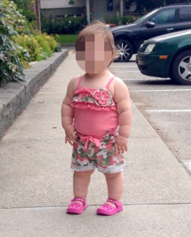 Egyéves kislány fotóját gyalázták, amiért túlságosan kövér rajta