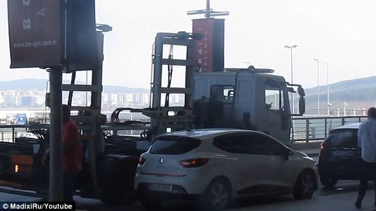 A törökök nem cicóznak, ha rossz helyen parkolsz