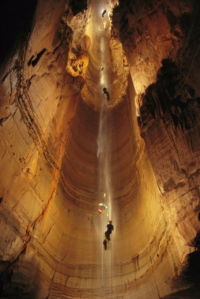 Elképesztő magyar fotó a világ legmélyebb barlangjából