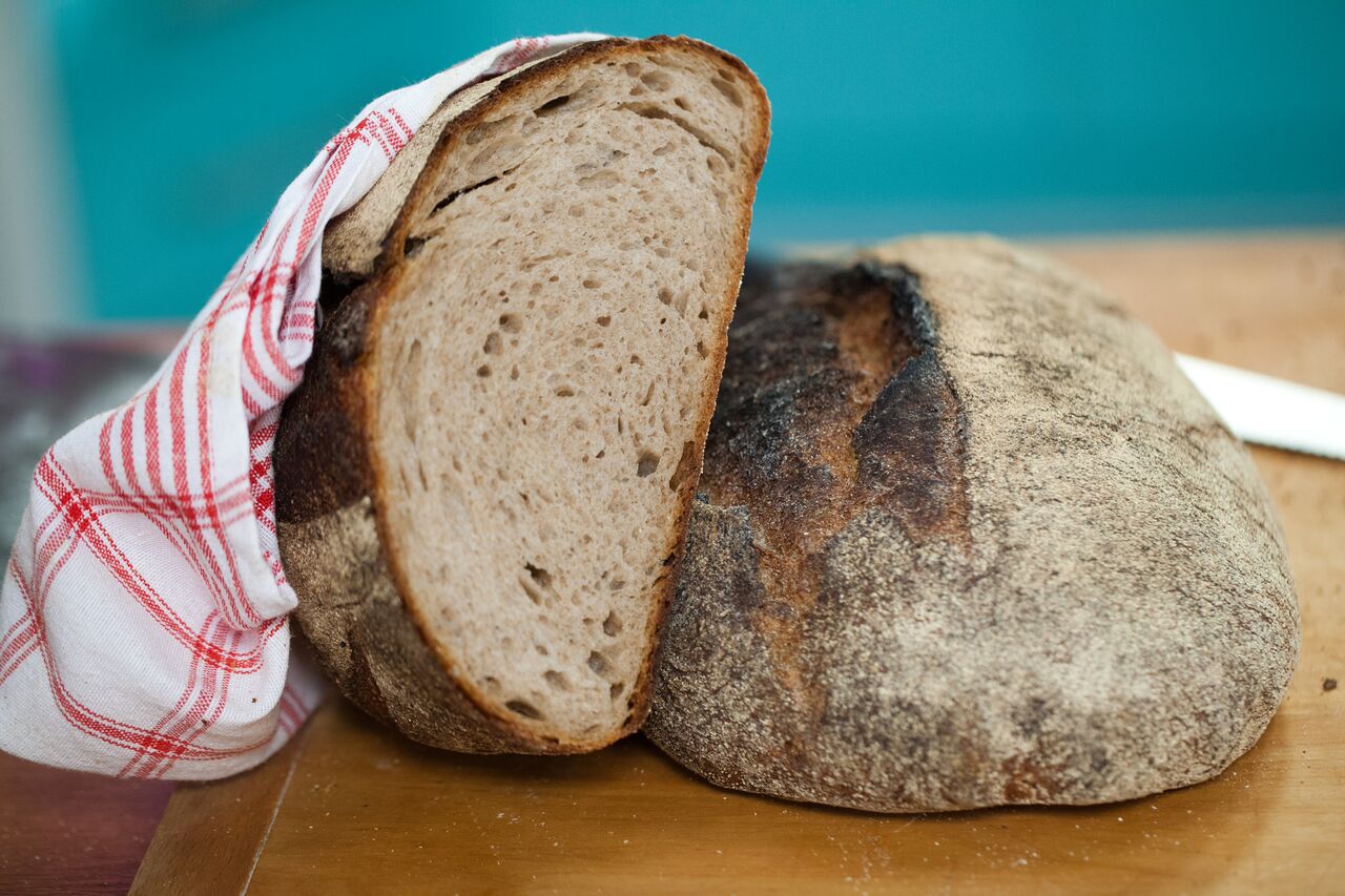 Recept: Így készül a teljes kiőrlésű búzakenyér és kovászolt francia kenyér