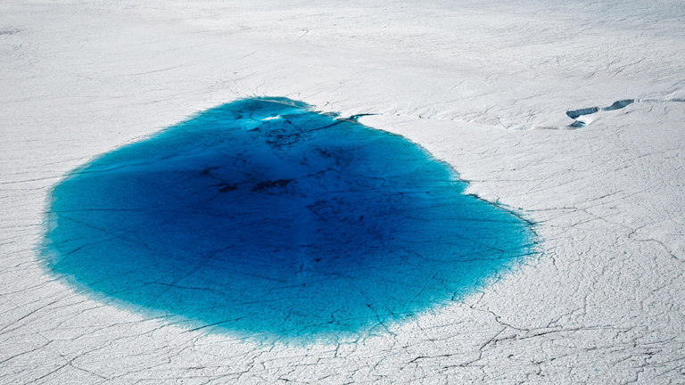 Így néz ki közelről az olvadt gleccserjég (Fotó: NASA)
