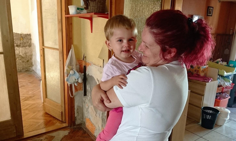 Beszélgetőpartnert keresett súlyos beteg férjének a fiatal magyar édesanya
