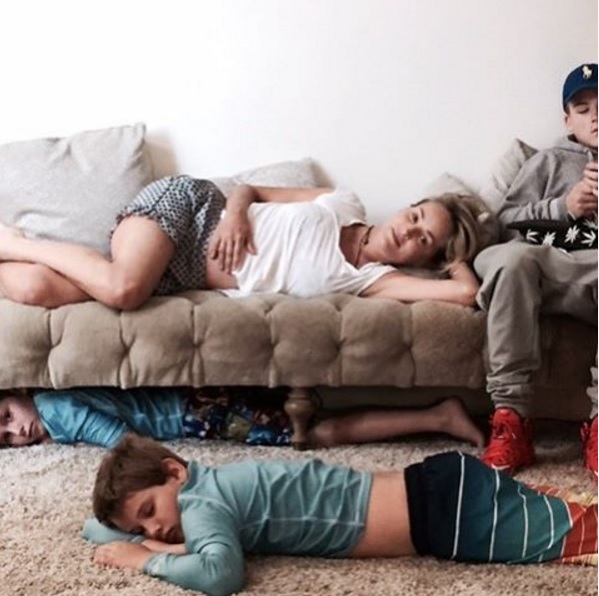 Ezt a családot pécézte ki magának Barnes. Fotó: Sharon Stone Instagram