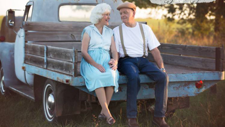Szerelmünk lapjai inspirálta fotósorozattal ünnepelték 57 év házasságát