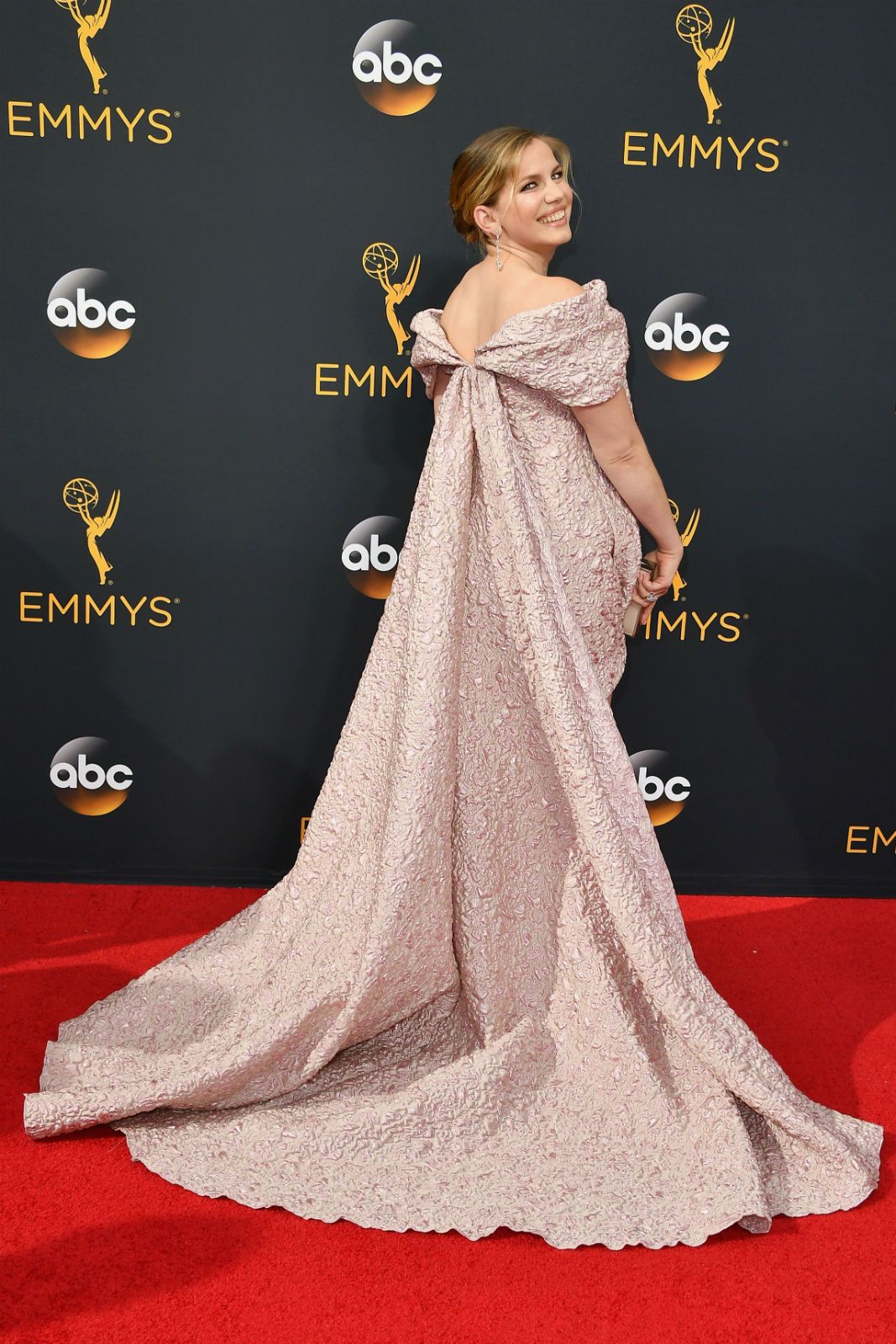 Revütáncosnők és bálkirálynők - A 2016-os Emmy-gála leg-leg-leg ruhái