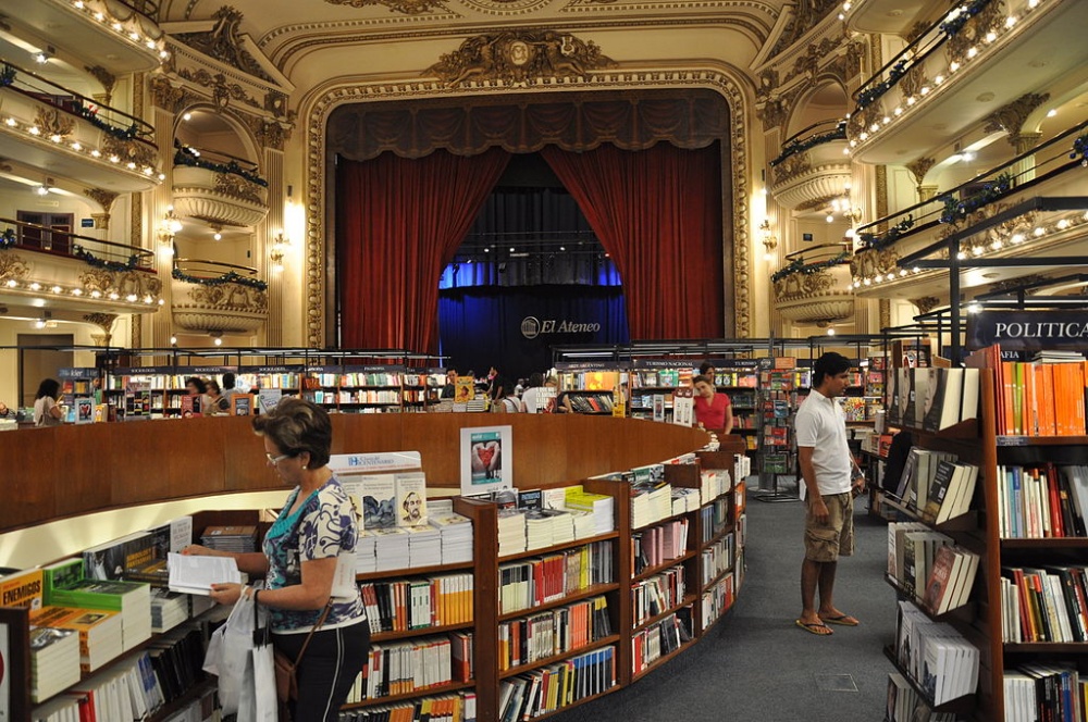 Varázslatos könyvesbolt lett a 100 éves színházból