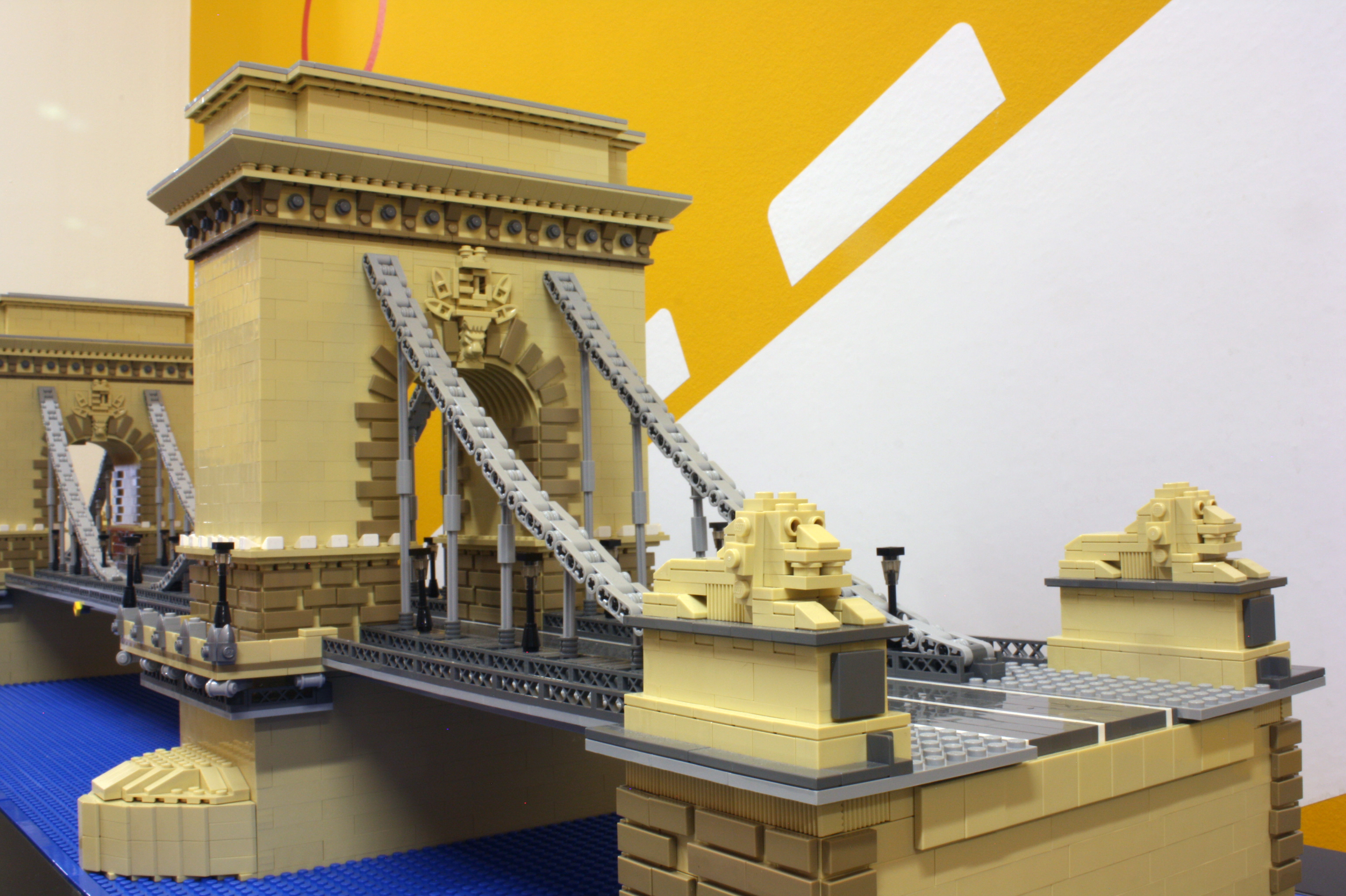 Közel 20 ezer LEGO kockából épültek fel a magyar nevezetességek