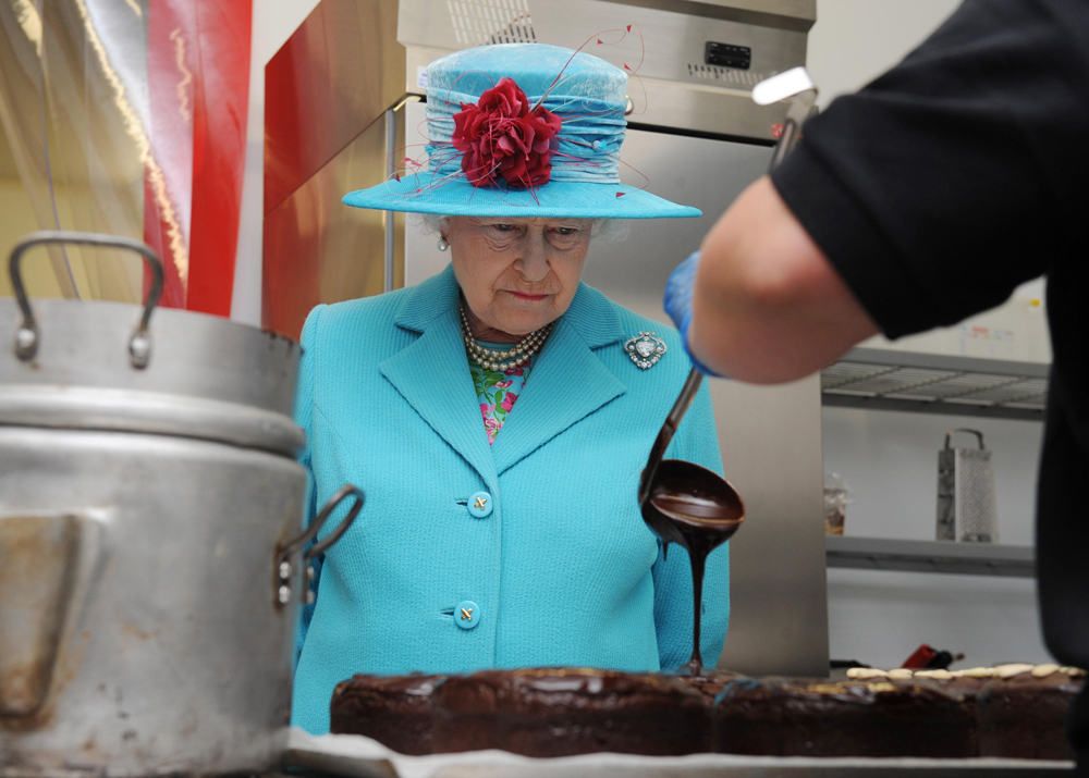 Tilos a fokhagyma, de csokis sütiből soha nem elég - titkok II. Erzsébet konyhájából