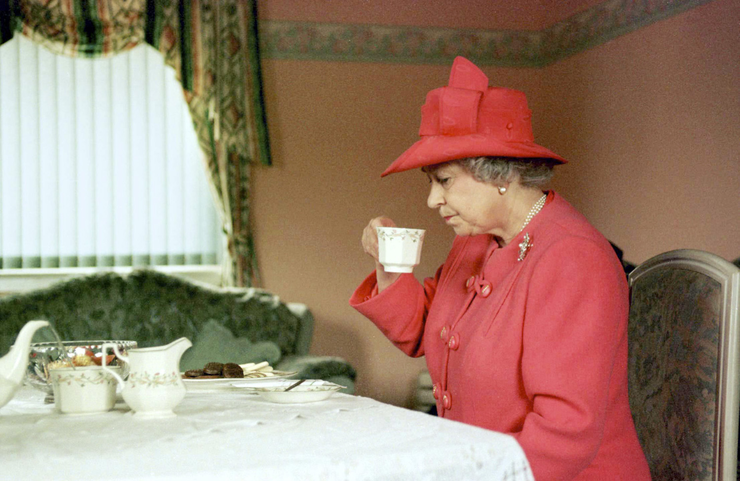 Tilos a fokhagyma, de csokis sütiből soha nem elég - titkok II. Erzsébet konyhájából