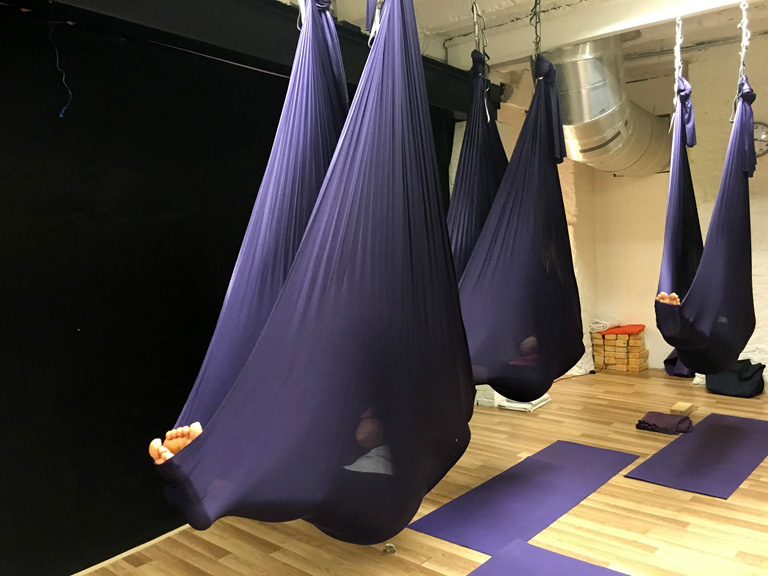 Aerial jóga – Az új őrület, ahol lógva relaxálhatunk