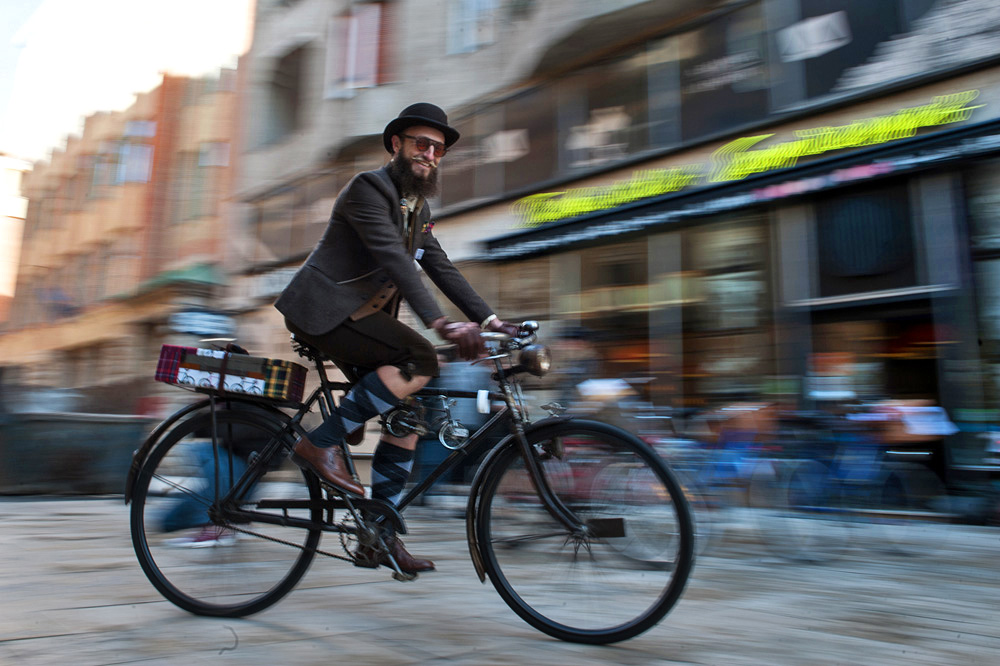 Elegánsan két keréken - visszatért a 20-as évek kerékpáros divatja