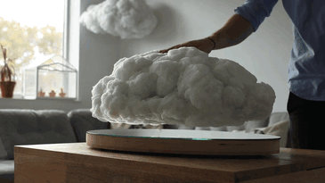 Ez a bizarr felhődekoráció lebeg és villámlik a nappalidban