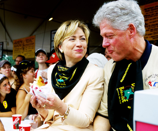 Hillary és Bill egy New York-i gyorsétteremben, a szenátori választások előtt (Fotó: Getty Images)
