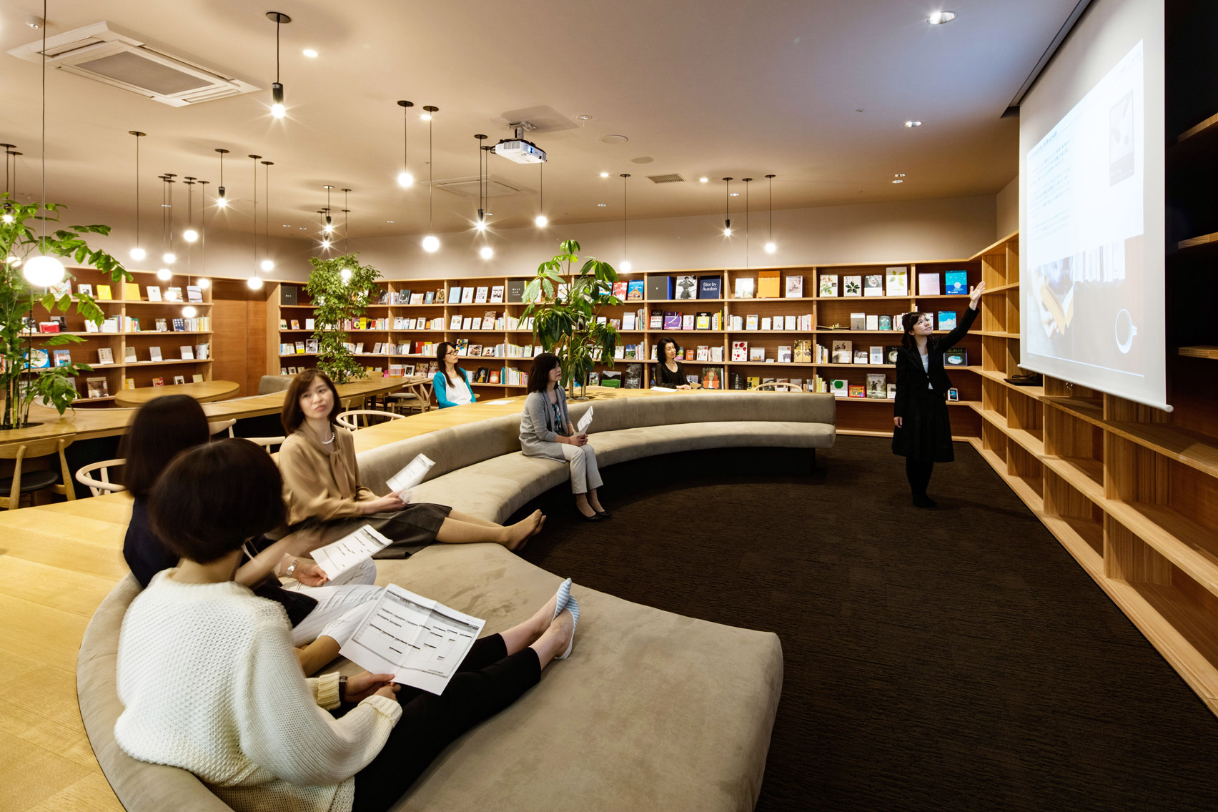 Nőknek szóló könyvtár nyílt Japánban