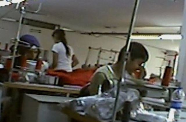 Menekült gyerekek dolgoznak a brit ruhamárkák török gyáraiban