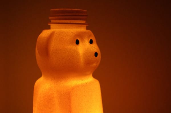 DIY: alakítsd az egyszerű, macis mézesüveget cuki éjjeli lámpává!