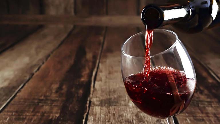 Így teheted ihatóvá a pocsék borokat is