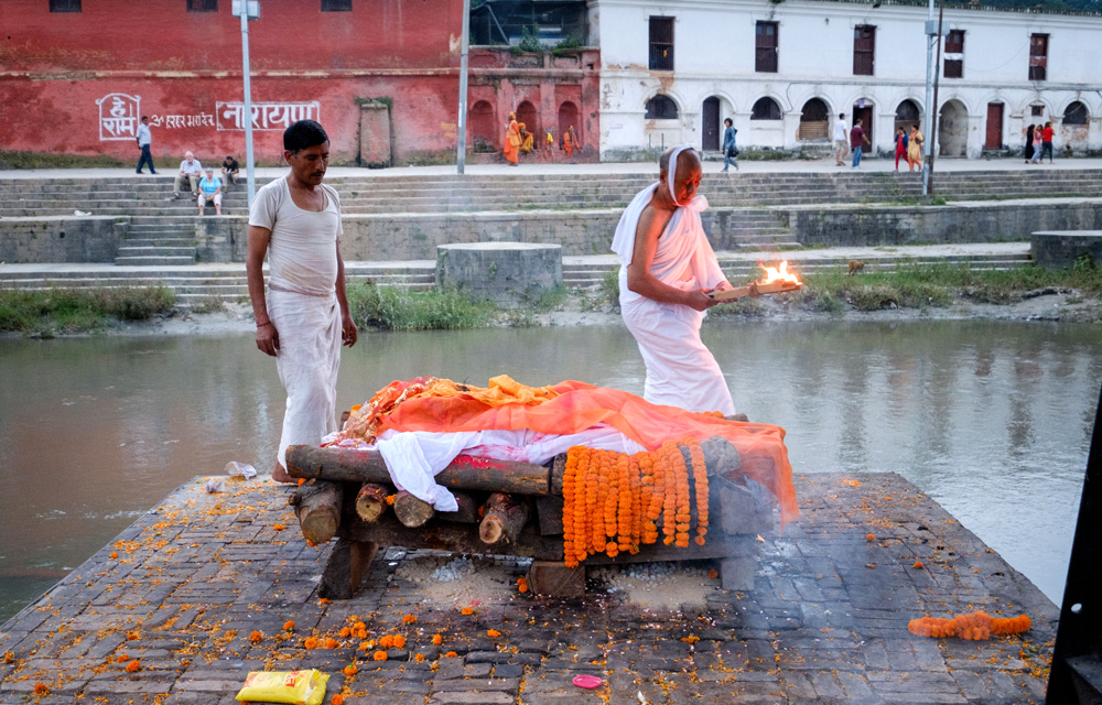 Hagyományos hindu temetési szertartás Nepálban, Katmandu városában (Fotó: Getty Images)