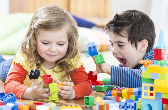 Gender elmélet a gyerekszobában – lányos vagy fiús legyen egy játékszer?