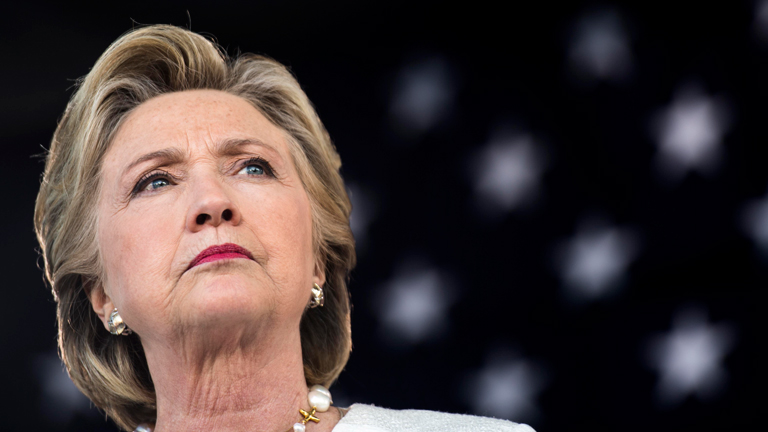 Clintonnak a legrosszabbkor jött az FBI-akta újranyitása