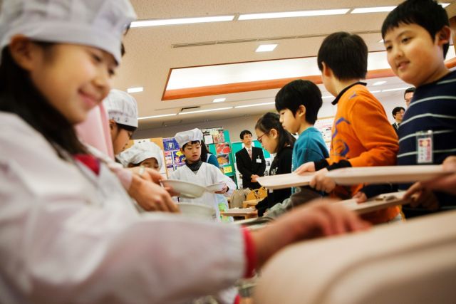 A japán iskolákban a gyerekek takarítanak - tanulhatnánk tőlük