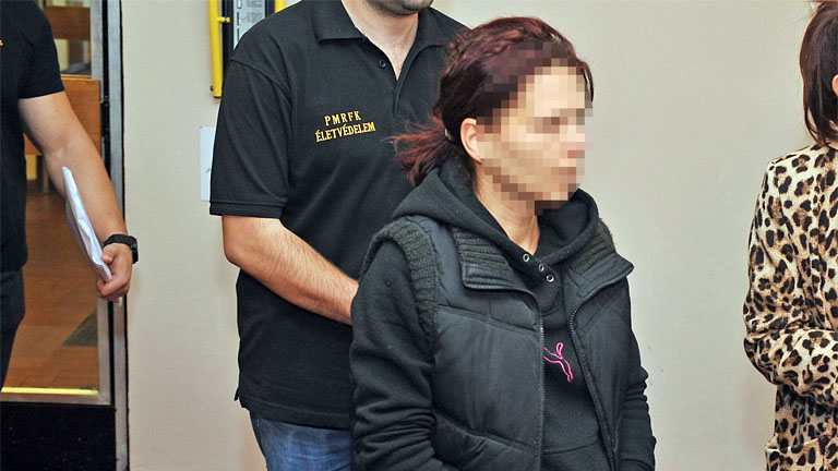 A másfél éves kisfia megölésével gyanúsított nő a Budakörnyéki Járásbíróságon 2016. november 3-án. MTI Fotó: Mihádák Zoltán