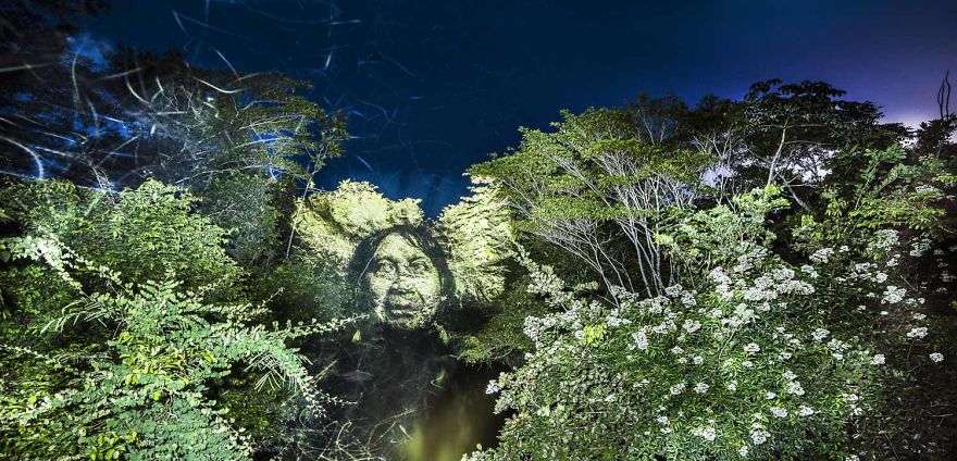 Lenyűgöző képeket készített egy fényfestő művész, az amazóniai esőerdőben