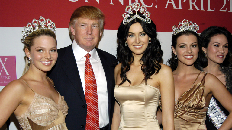 Donald Trump nevéhez ingatlanokon kívül szépségversenyek és reality show-k kapcsolódnak