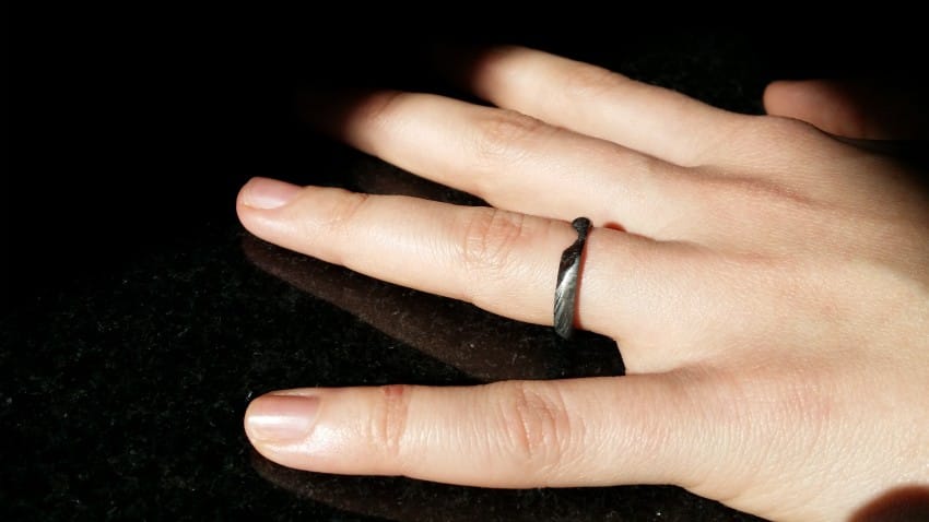 Meteoritból készített eljegyzési gyűrűvel kérte meg szerelme kezét 