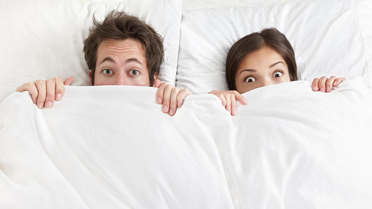 Kiderült, hogy külön ágyban aludni a pároddal nem is olyan rossz ötlet