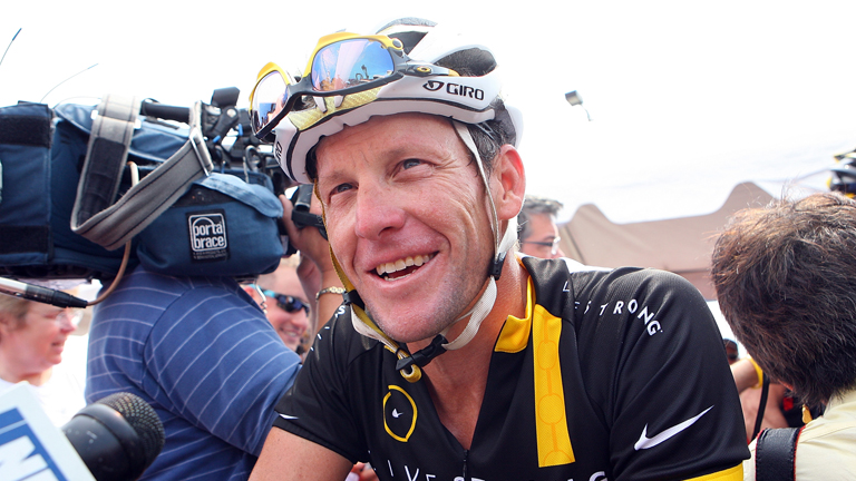 Lance Armstrong, a világ egyik legismertebb hererák-túlélője is rendszeres szűrésre buzdít