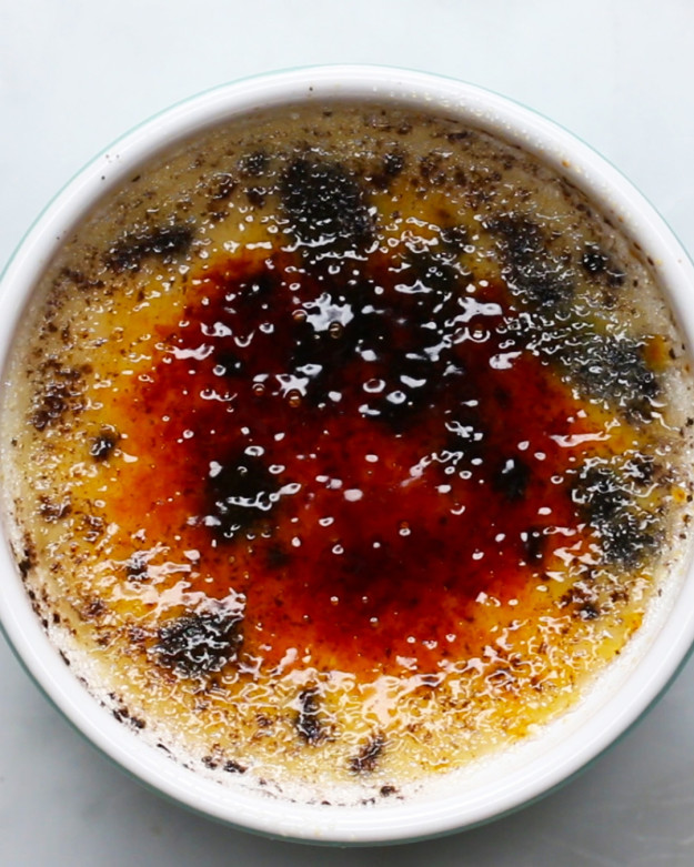 Ennél izgalmasabb desszertet még nem láttál: crème brûlée és Oreo találkozása