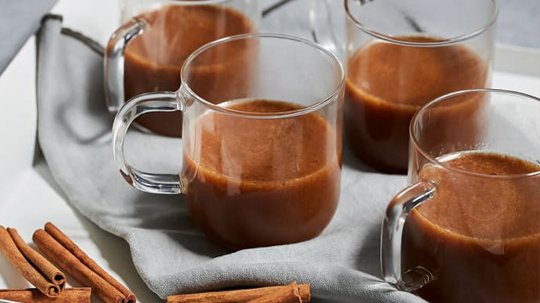 Itt a felnőttek forró csokija: édes, forró ital rumból