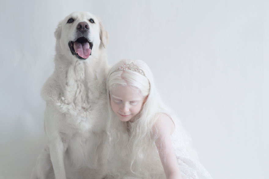 Fotósorozat készült az albínó emberek törékeny szépségéről