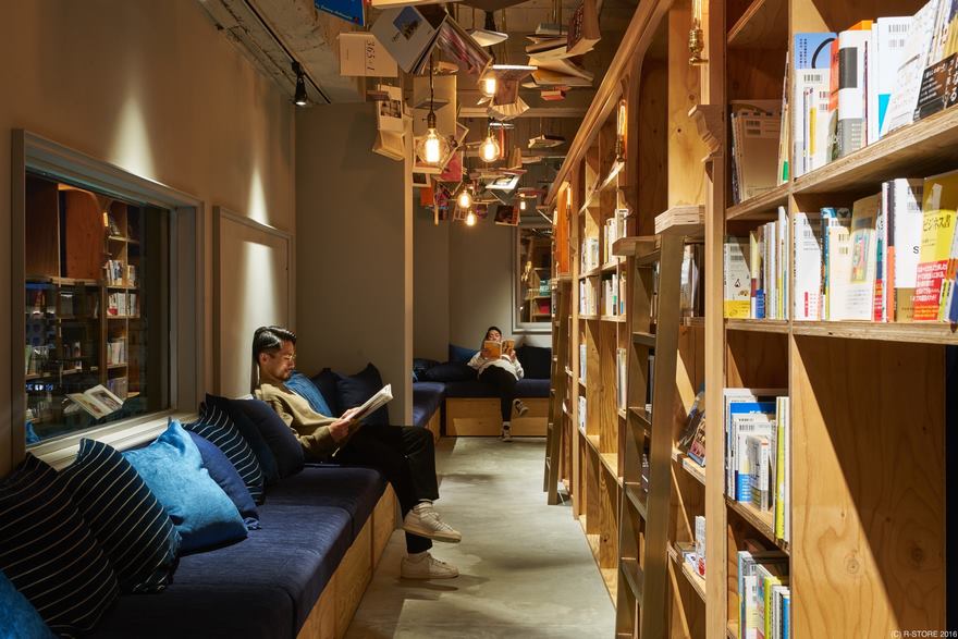 5000 könyv között alhatnak az olvasás szerelmesei ebben a könyvesbolt-hostelben