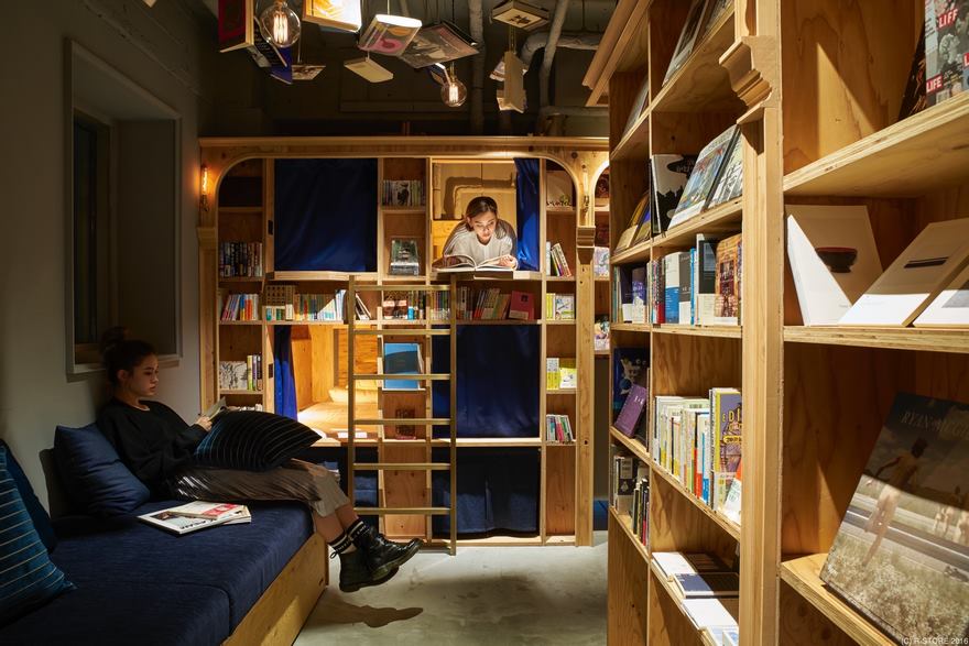 5000 könyv között alhatnak az olvasás szerelmesei ebben a könyvesbolt-hostelben