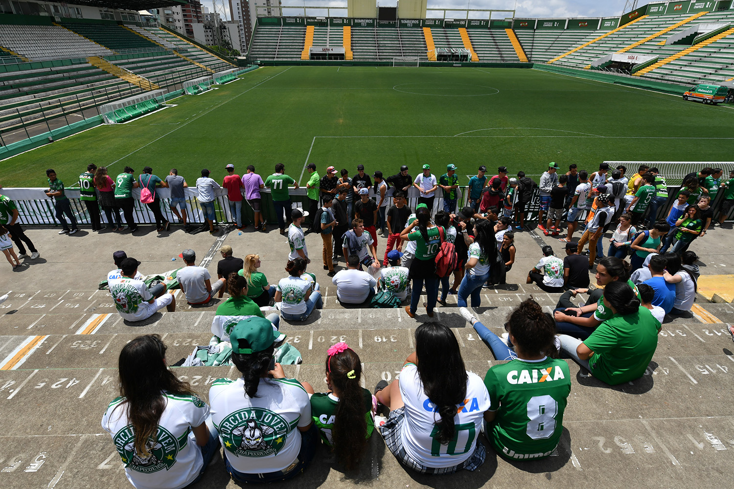 Így gyászolják a lezuhant gép brazil focistáit - megrendítő fotók