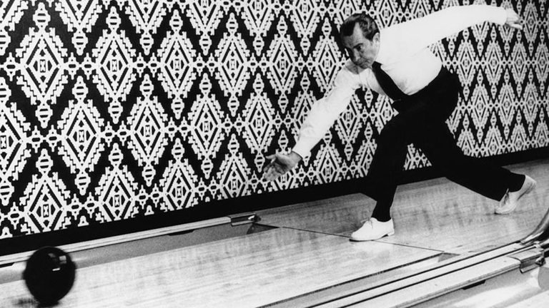Richard Nixon gurít: a botrányhős elnök imádott bowlingozni (Fotó: Tumblr)