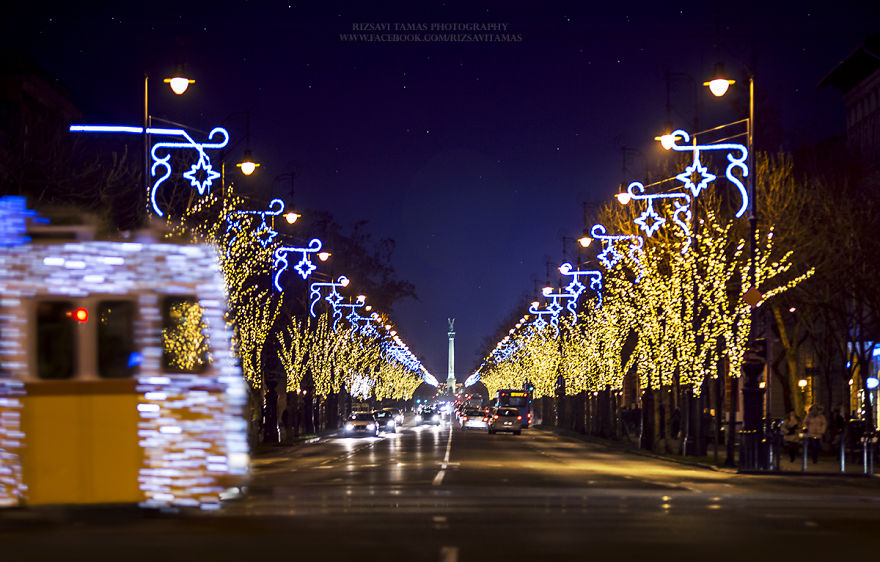 Híres lett Budapest kivilágított villamosa