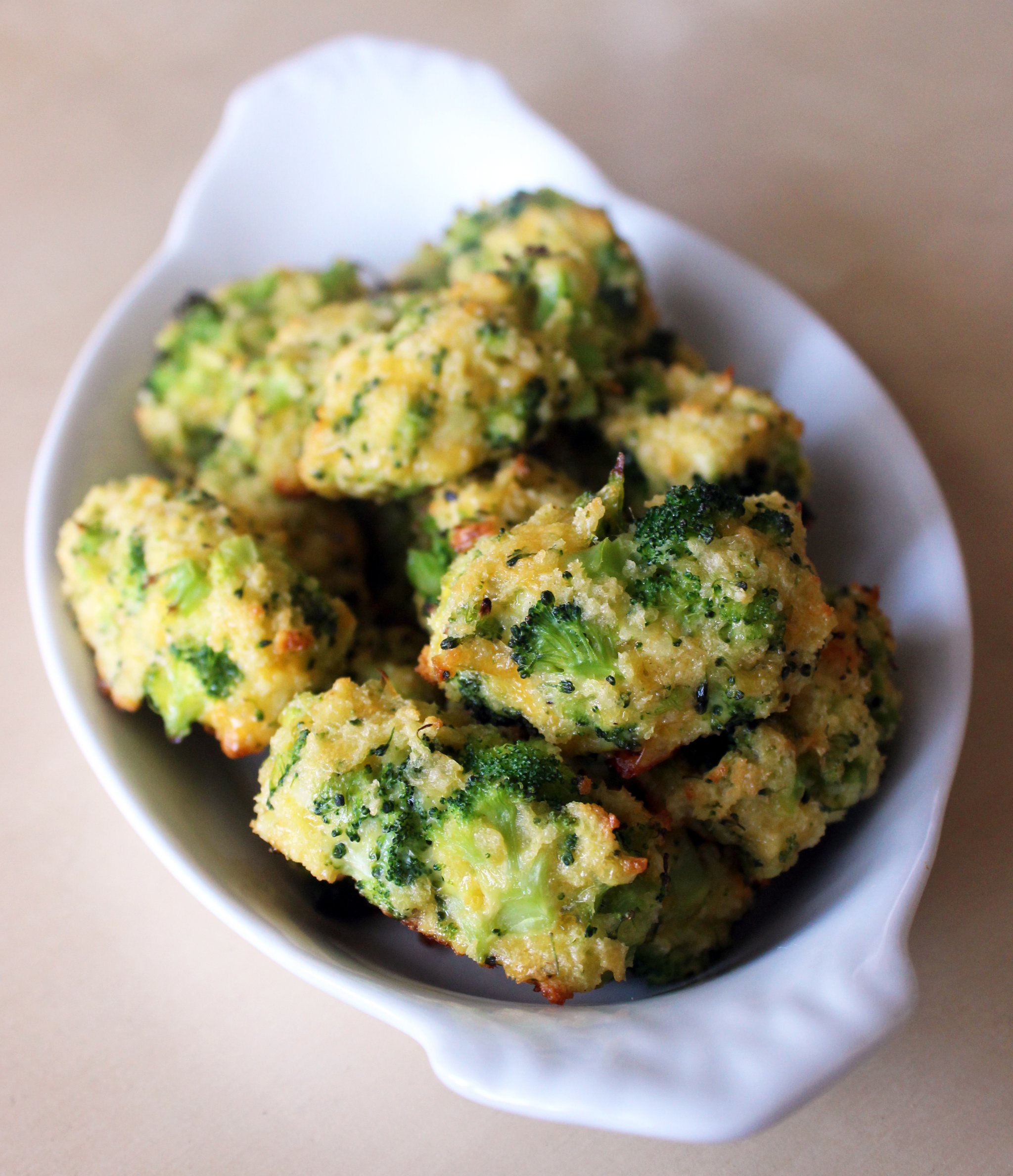 Sajtos-brokkolis falatok, amik elfeledtetik veled a sült krumplit