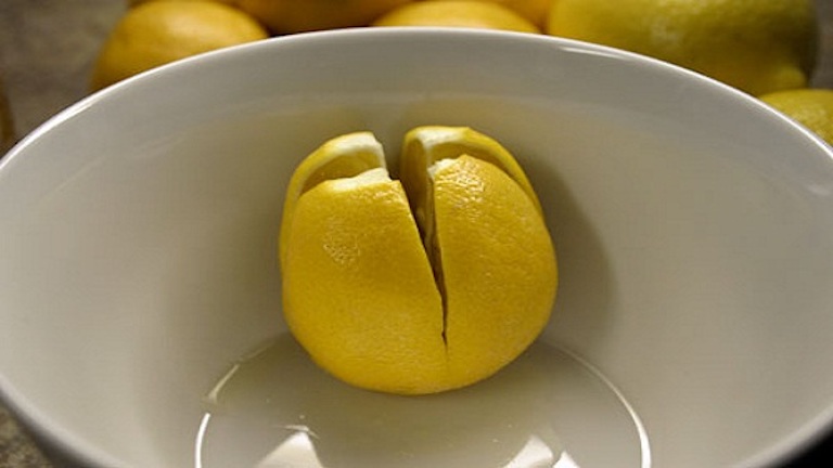 3 ok, amiért megéri citromot tenni az ágyad mellé