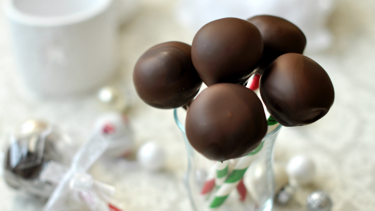A tökéletes karácsonyi gasztroajándék: csokis-kókuszos bonbonnyalóka